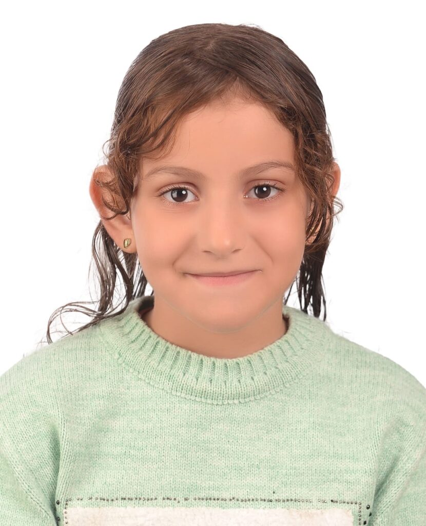 الطالبة جودي حسين الشايب من الصف الرابع الابتدائي بمدارس الثريا الخاصة بشبين الكوم، ضمن العشرة الأوائل على المدرسة، متفوقة ومجتهدة ومحبوبة من معلماتها وزميلاتها.